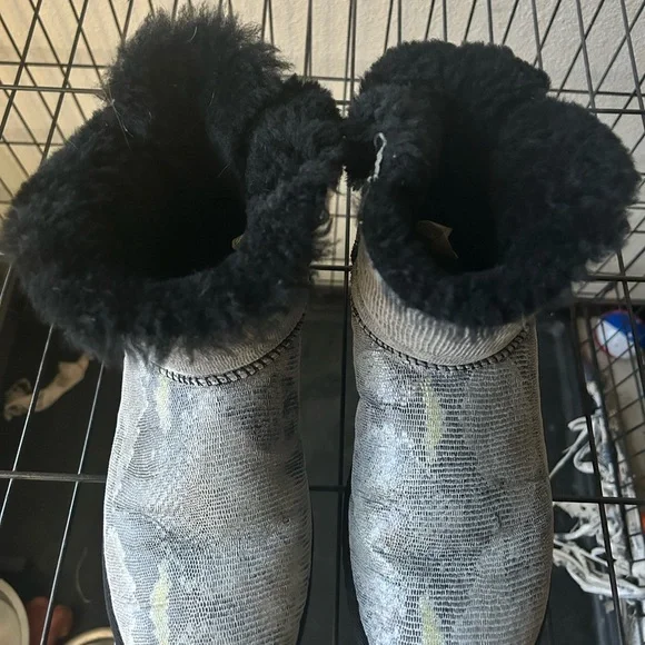 Black Snakeskin UGG Boots Size 8 - Picture 2 of 5